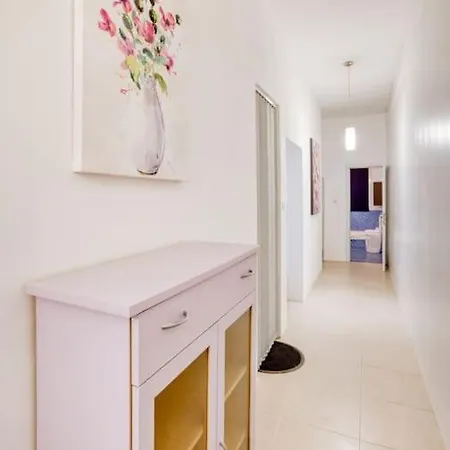 Bright & Airy St. Julian's Flat Apartament