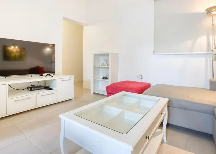 Bright & Airy St. Julian's Flat Apartament *