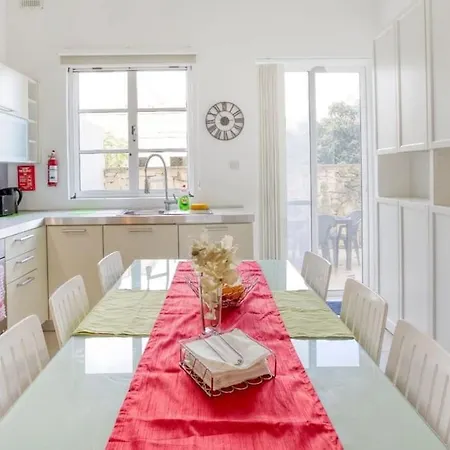 Bright & Airy St. Julian's Flat Apartment Gzira