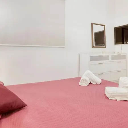 Bright & Airy St. Julian's Flat *