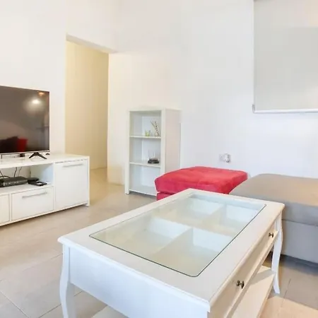 Bright & Airy St. Julian's Flat Apartment *