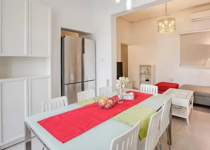 Bright & Airy St. Julian's Flat Gzira
